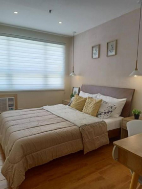 Lovely 2BR Seawind condo with pool view balcony & Fiber Internet